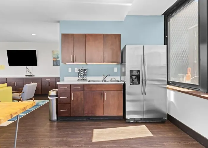 2br Downtown With Gym & Deck * Pittsburgh