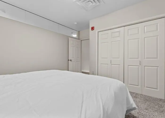 2br Downtown With Gym & Deck *