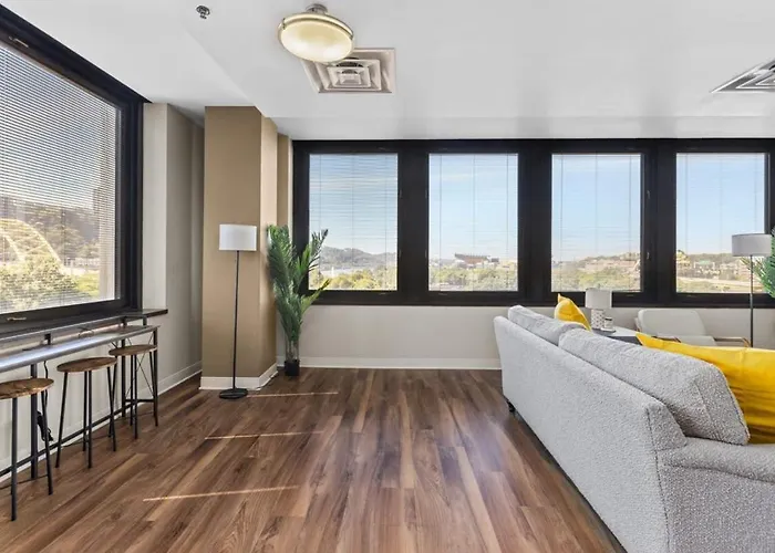 2br Downtown With Gym & Deck
