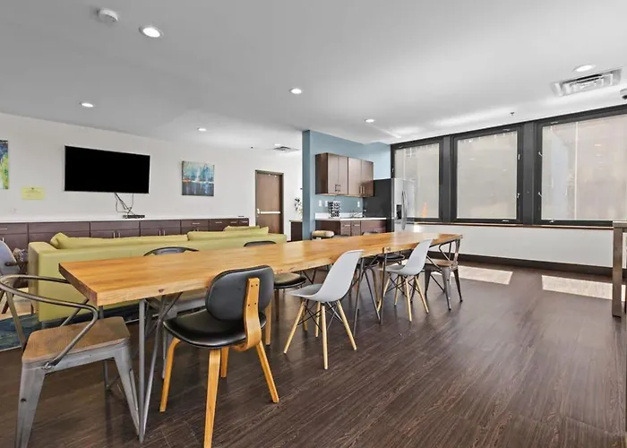 Apartment 2br Downtown With Gym & Deck Pittsburgh