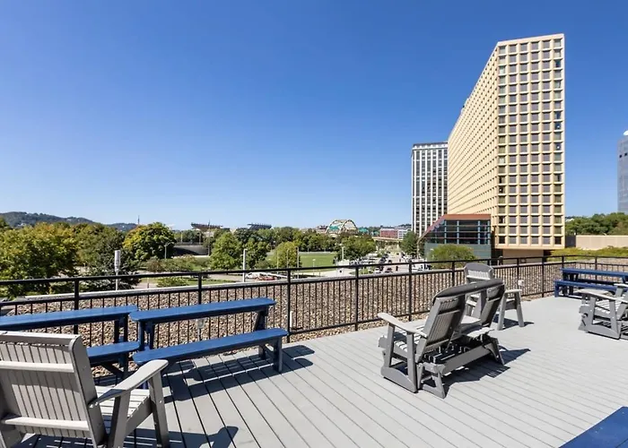 Apartment 2br Downtown With Gym & Deck *